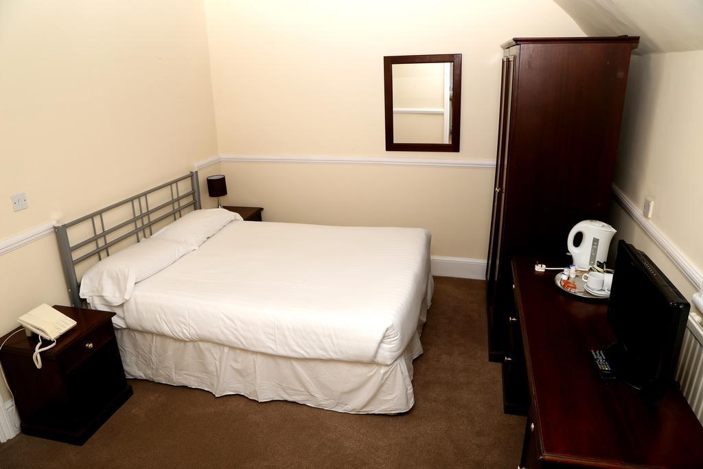 Rose And Crown Hotel Haverhill  Room photo